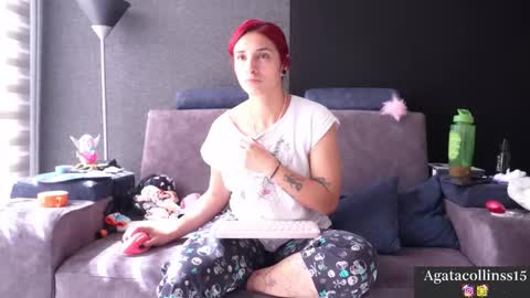 Agata Collinss online show from November 18, 2025, 2:43 pm