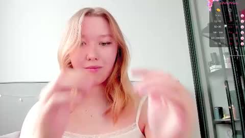 Snapshot of agatha_mayson chatting on June 30, 2026, 7:31 am agatha_mayson online show from June 30, 2026, 7:31 am