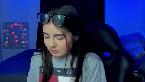 Cat online show from November 22, 2025, 2:21 am