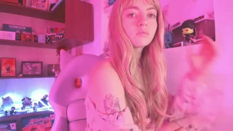 Snapshot of agathaa_ks_ chatting on December 4, 2024, 5:38 am Camila 2 online show from December 4, 2024, 5:38 am