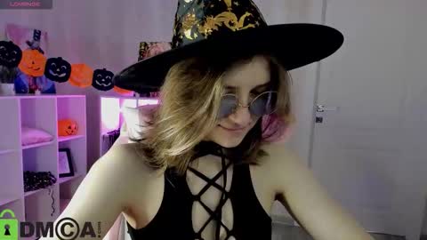 Agnes online show from October 28, 2025, 7:56 am