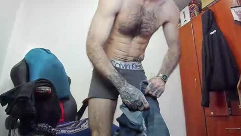 Agustin online show from November 8, 2025, 7:34 pm