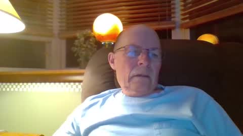 Snapshot of aguynrkfrd chatting on October 2, 2025, 9:27 am aguynrkfrd online show from October 2, 2025, 9:27 am