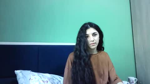 Snapshot of ahotkitty18 chatting on December 19, 2024, 8:23 am Selena online show from December 19, 2024, 8:23 am