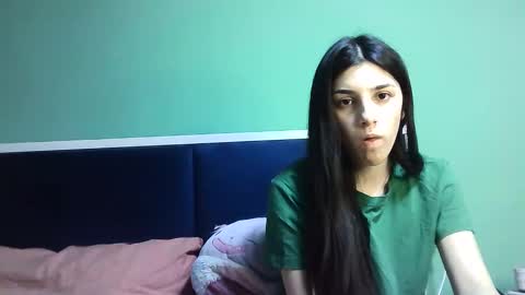 Snapshot of ahotkitty18 chatting on January 1, 2025, 5:55 pm Selena online show from January 1, 2025, 5:55 pm