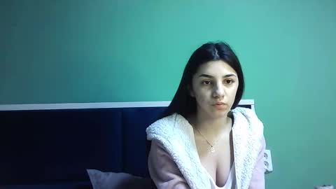 Snapshot of ahotkitty18 chatting on January 7, 2025, 5:12 am Selena online show from January 7, 2025, 5:12 am