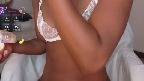 Snapshot of ahvi_ebony chatting on July 16, 2026, 12:44 pm Ahvi Ebony online show from July 16, 2026, 12:44 pm