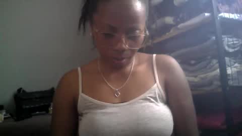 Snapshot of aicha_boobs chatting on November 10, 2025, 11:20 am Aicha boobs online show from November 10, 2025, 11:20 am