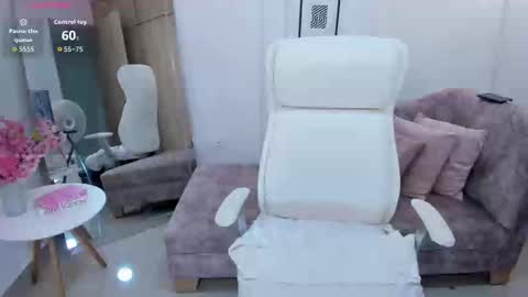 AIDA ADAMS online show from November 1, 2025, 5:04 pm