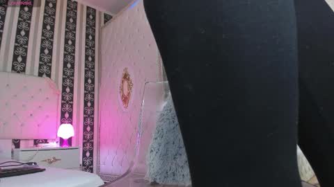 aidasina online show from October 26, 2025, 8:04 pm