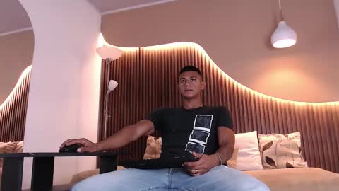 Aiden online show from November 12, 2025, 2:17 pm