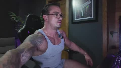 aidenlivex online show from November 18, 2025, 1:22 am