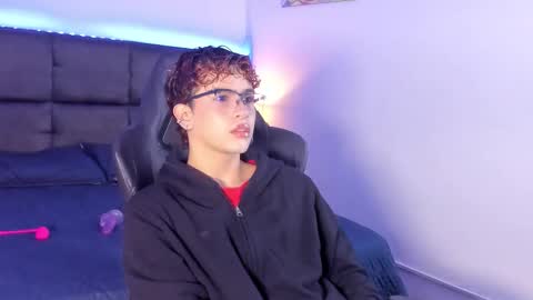 Aiden  online show from October 17, 2025, 12:08 pm