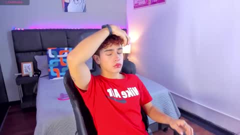 Aiden  online show from December 17, 2025, 12:33 pm