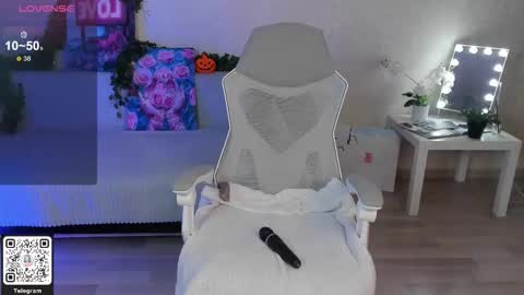 Lynn online show from December 18, 2025, 1:39 pm