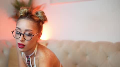  Aileen  online show from October 5, 2025, 6:39 pm