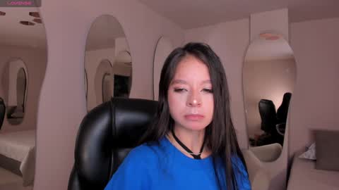  AILEEN VEGA  online show from January 12, 2025, 11:39 am