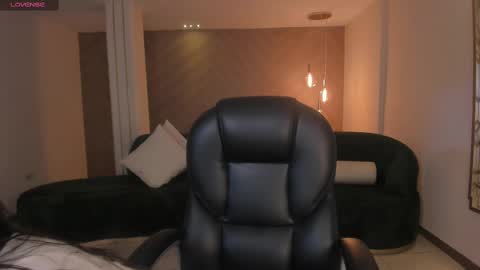  AILEEN VEGA  online show from March 6, 2025, 11:58 am