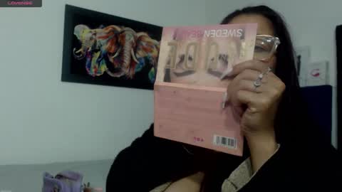 aisha_french online show from February 14, 2026, 8:55 am