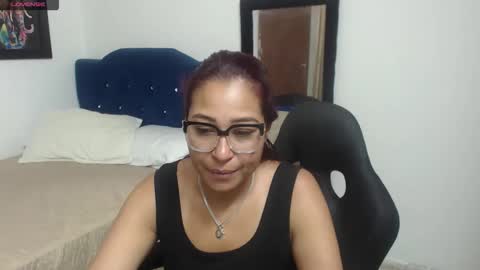 aisha_french online show from April 7, 2026, 5:57 pm