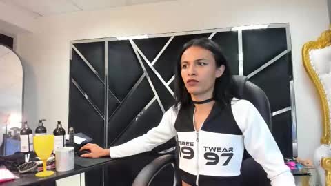 Aisha online show from November 10, 2025, 9:52 am