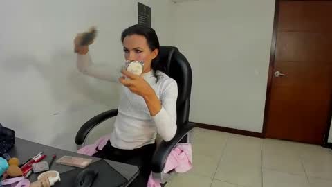 Aisha online show from February 19, 2026, 3:57 am