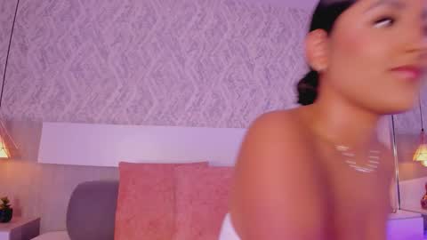 Aisha online show from November 12, 2025, 5:57 pm