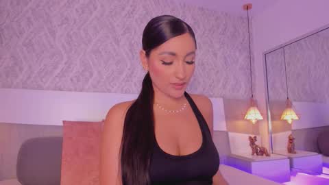 Aisha online show from November 18, 2025, 3:38 pm