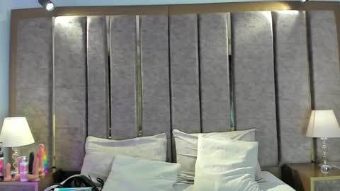 AishaValcazar online show from April 15, 2026, 3:46 am