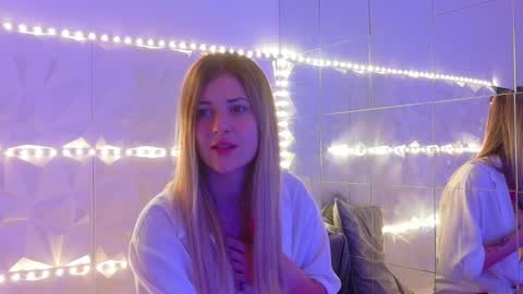 Aisha online show from October 7, 2025, 5:04 am