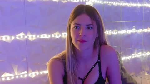 Aisha online show from November 14, 2025, 6:12 am