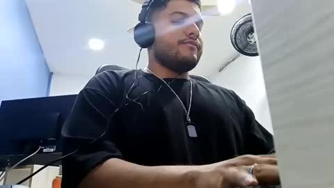 Esteban online show from February 5, 2025, 4:48 am