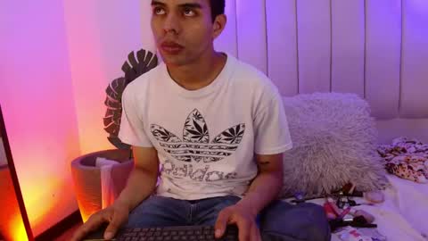 aji_golds online show from May 19, 2026, 6:36 pm