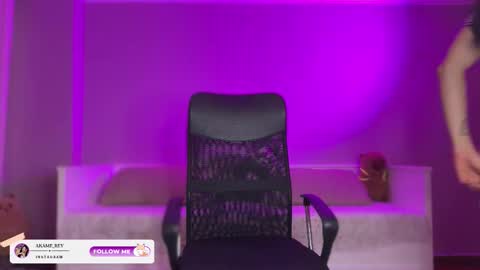 Snapshot of akame_s chatting on October 18, 2025, 9:15 pm online show from October 18, 2025, 9:15 pm