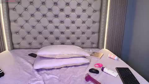 akane_sa online show from December 4, 2025, 2:10 am