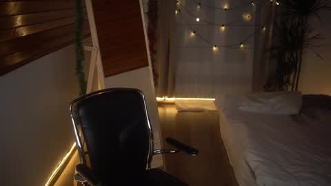 Snapshot of akaneiro_demon chatting on December 18, 2024, 4:39 pm Akaneiro online show from December 18, 2024, 4:39 pm