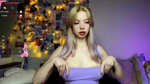 Snapshot of akari_moon3 chatting on February 12, 2026, 6:03 pm Akari online show from February 12, 2026, 6:03 pm