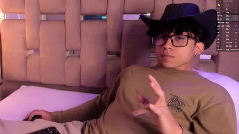 Snapshot of akazaboy chatting on November 18, 2025, 4:39 am akazaboy online show from November 18, 2025, 4:39 am