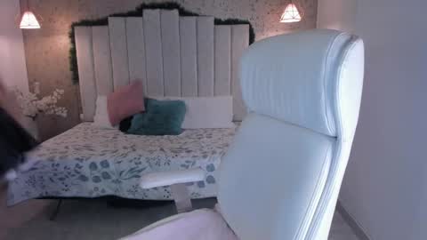 Luna online show from December 16, 2024, 2:04 am