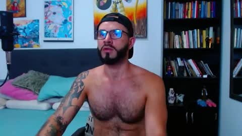 Snapshot of akiles_r chatting on March 6, 2025, 1:27 am akiles online show from March 6, 2025, 1:27 am