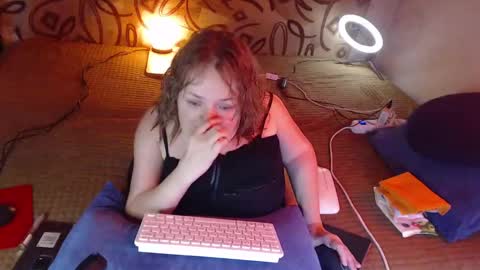Snapshot of akindmodel chatting on January 19, 2025, 4:22 am Natalie online show from January 19, 2025, 4:22 am