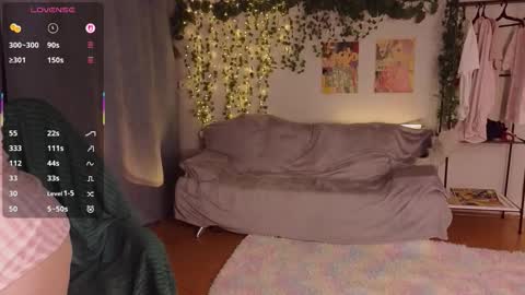 Aki online show from November 30, 2025, 5:28 pm