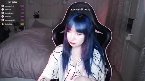 akirahartyx online show from November 13, 2025, 4:17 pm