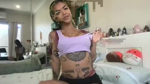 Akira Zay online show from January 7, 2026, 9:50 pm