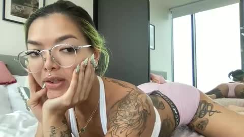 Akira Zay online show from March 16, 2026, 5:02 am