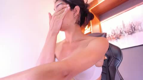 Alahia Rodriguez online show from February 1, 2026, 12:15 pm