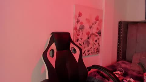 Snapshot of alaia_carter chatting on October 14, 2025, 3:29 am Alaia Carter online show from October 14, 2025, 3:29 am