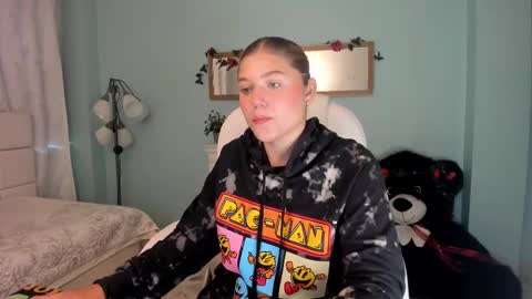 Snapshot of alaia_greyy chatting on December 4, 2024, 12:47 pm Alaia online show from December 4, 2024, 12:47 pm