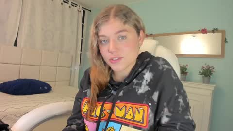Snapshot of alaia_greyy chatting on January 6, 2025, 12:35 pm Alaia online show from January 6, 2025, 12:35 pm