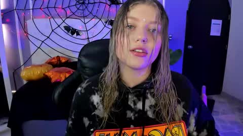 Alaia online show from November 4, 2025, 12:37 pm